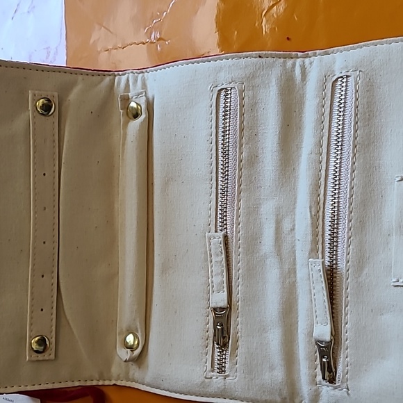 Nwt! Sezane velvet jewelry wrap red - Picture 9 of 10